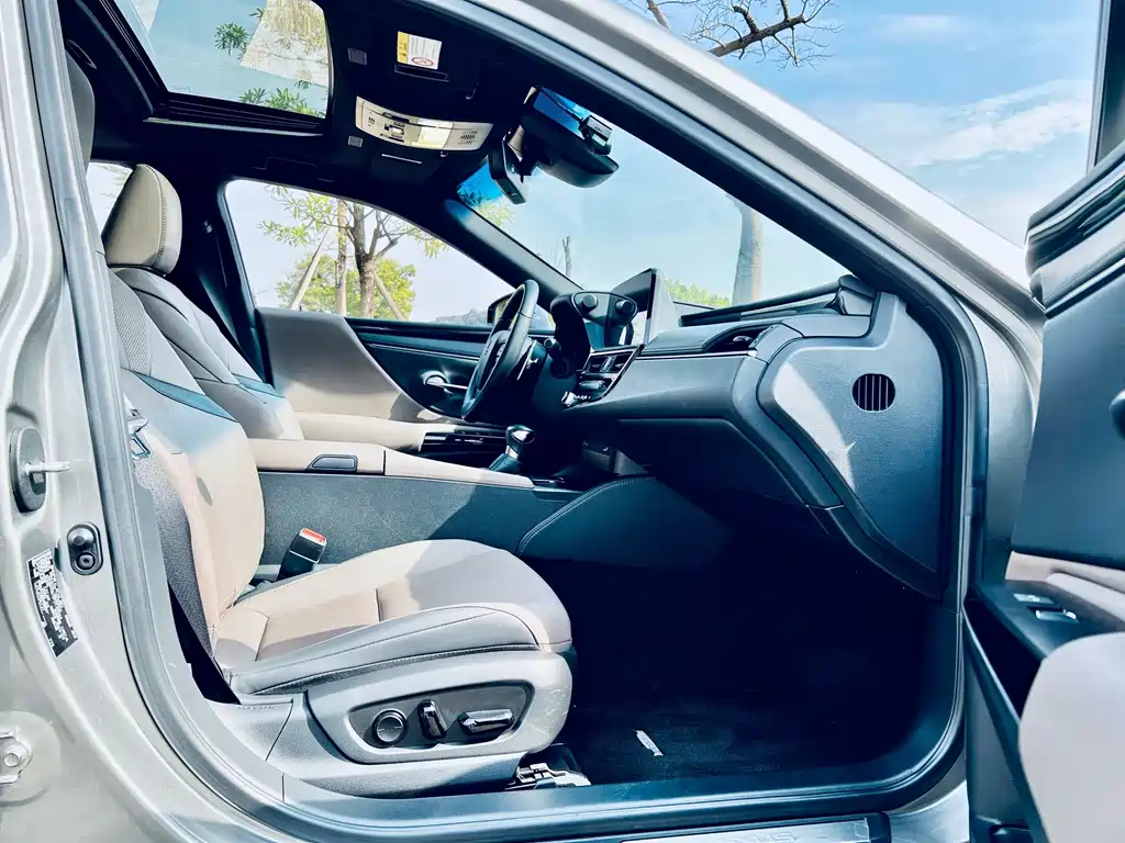 Lexus ES — миниатюра 9