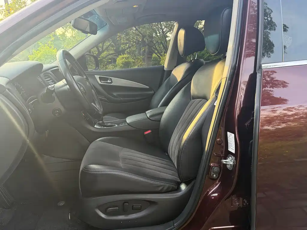 Infiniti QX50 2.5L Comfort Edition, фото 10