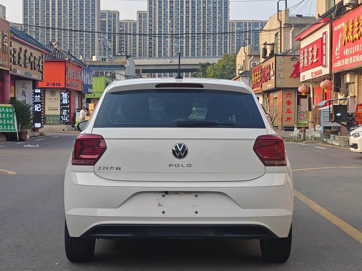 Volkswagen Polo 1.5 л 2023 г. Белый, пробег 40000 км