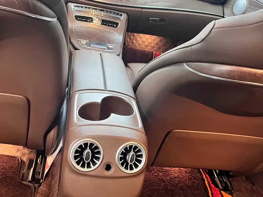 Mercedes-Benz E-Class — миниатюра 8