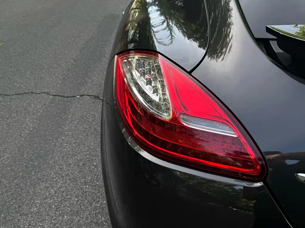 Porsche Panamera 2010 Panamera S 4.8L