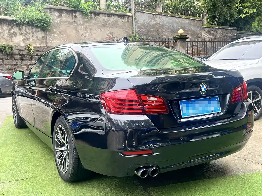 BMW 5 Series — миниатюра 8