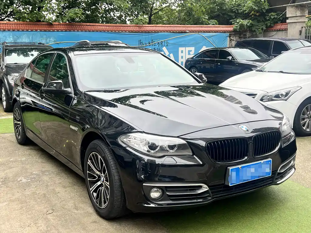 BMW 5 Series — миниатюра 11