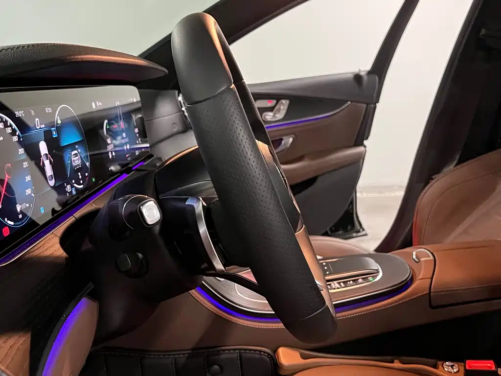 Mercedes-Benz E-Class — миниатюра 21