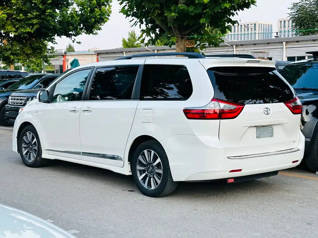 Toyota Sienna 2019 3.5L AT