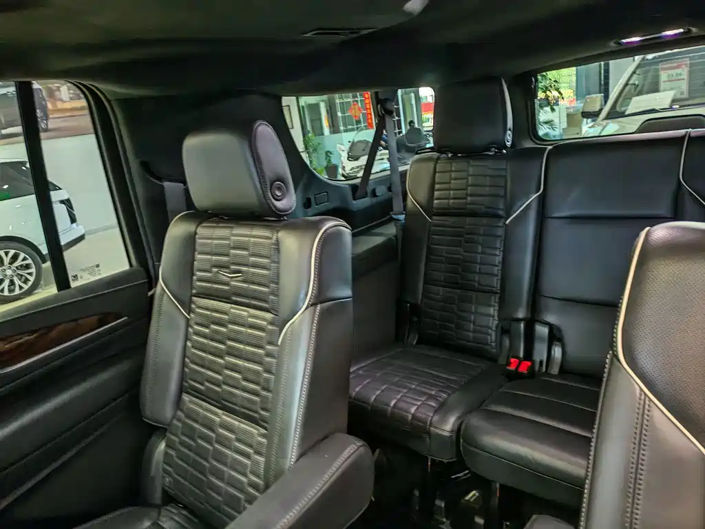 Cadillac Escalade — миниатюра 18