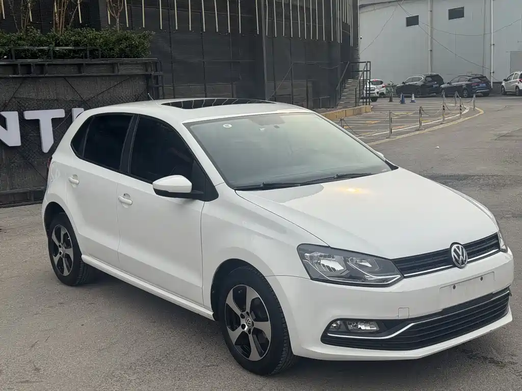 VOLKSWAGEN POLO