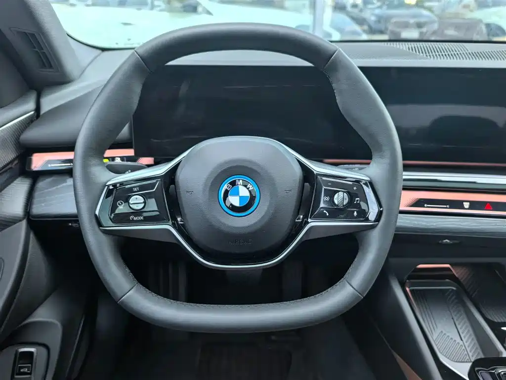 BMW i5 — миниатюра 10