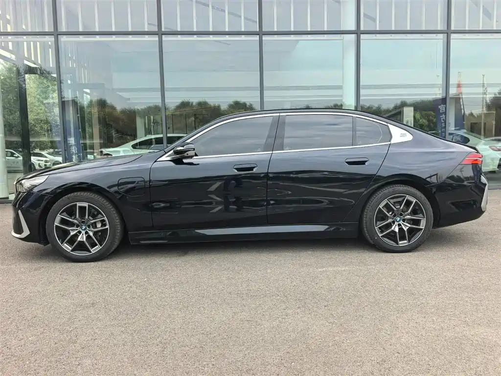 BMW i5 — миниатюра 3