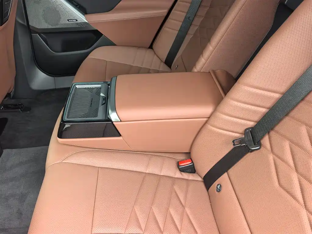 BMW i5 — миниатюра 12