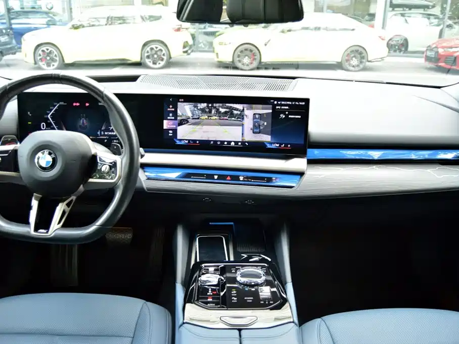 BMW 5 Series — миниатюра 10