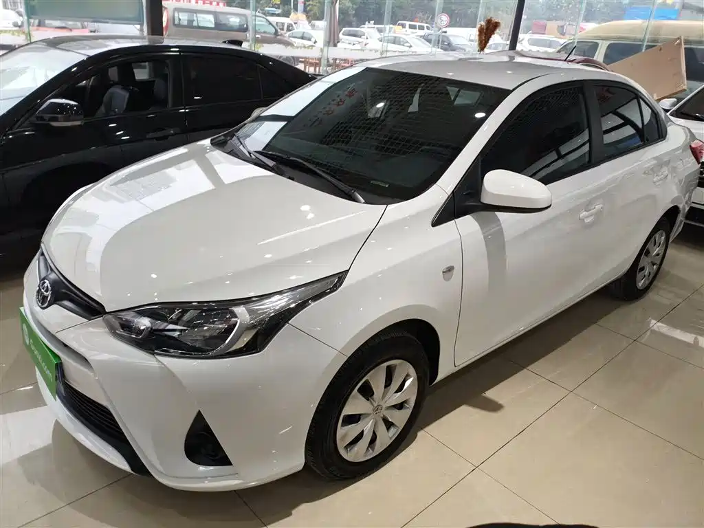 Toyota Yaris L 2022