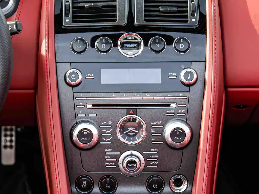 Aston Martin V8 Vantage 4.7L S Roadster, фото 16