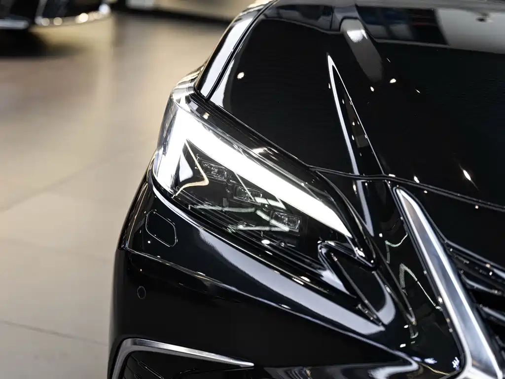 Lexus ES 2025 300h Premium