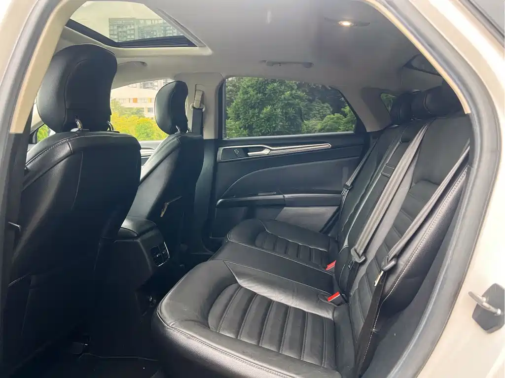 Ford Mondeo — миниатюра 10