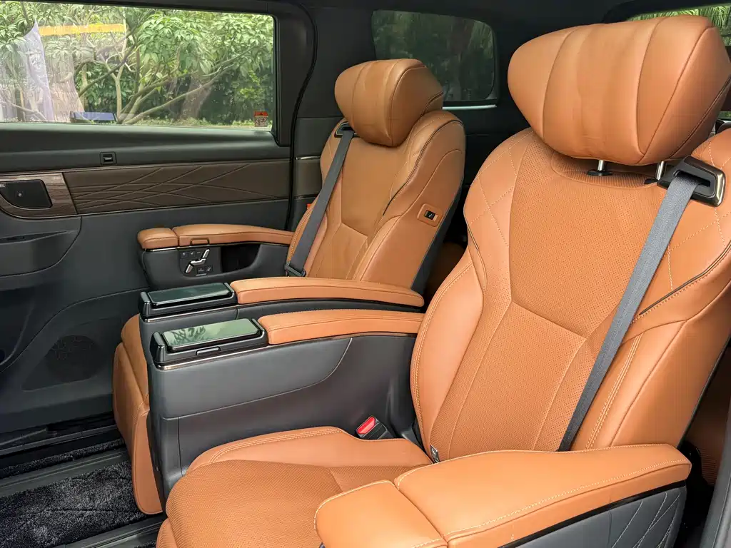 Toyota Vellfire — миниатюра 10