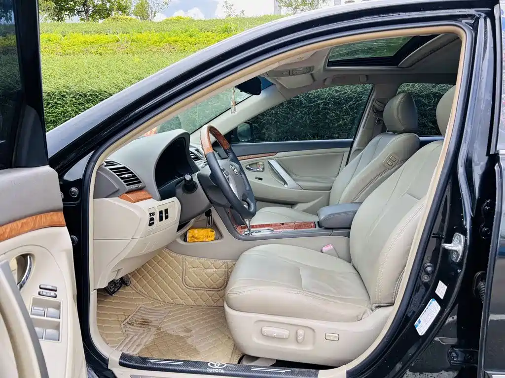 Toyota Camry — миниатюра 4