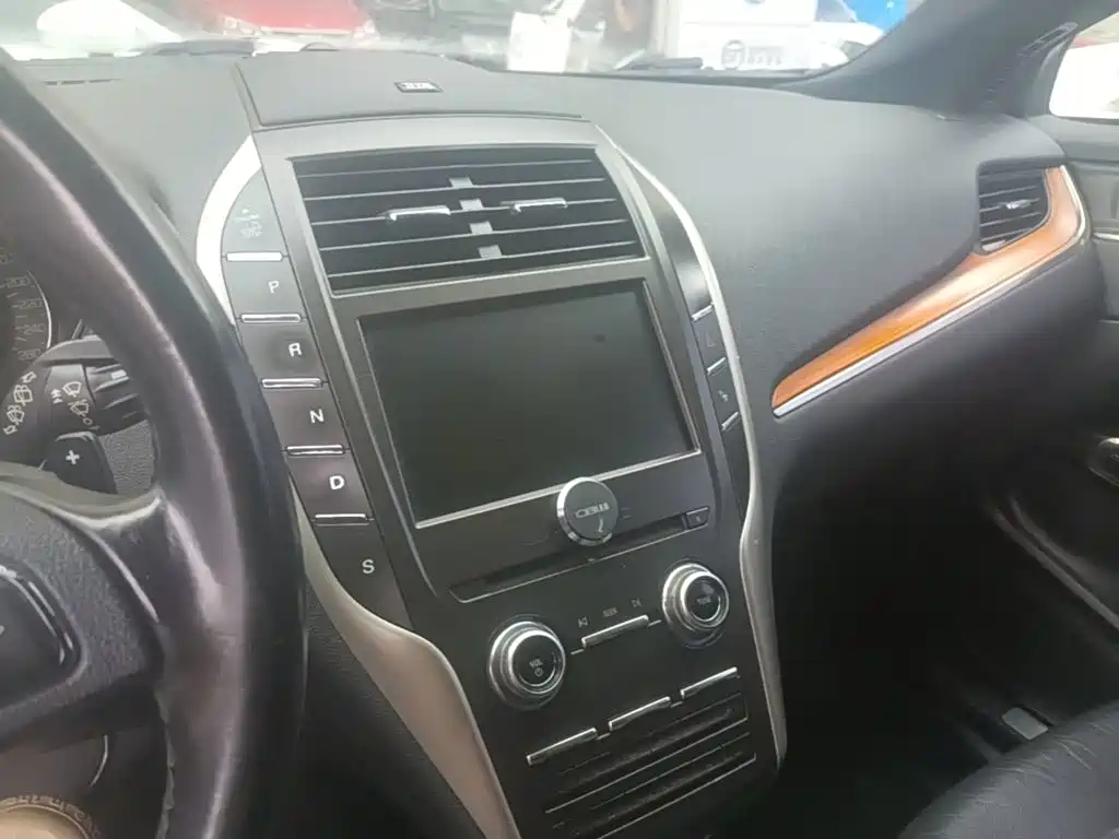 Lincoln MKC — миниатюра 13