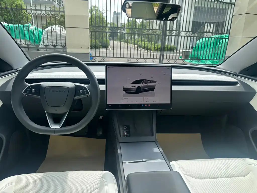 Tesla Model 3 — миниатюра 9