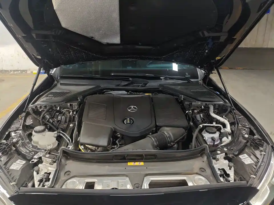 Mercedes-Benz E-Class — миниатюра 9