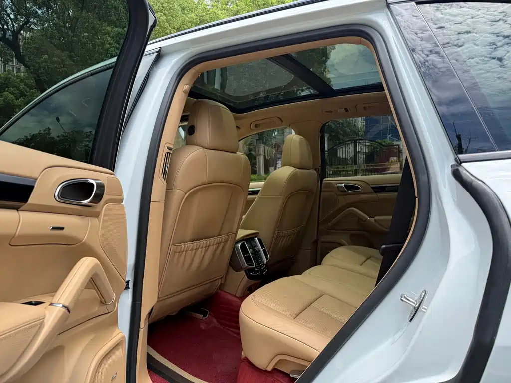 Porsche Cayenne — миниатюра 16