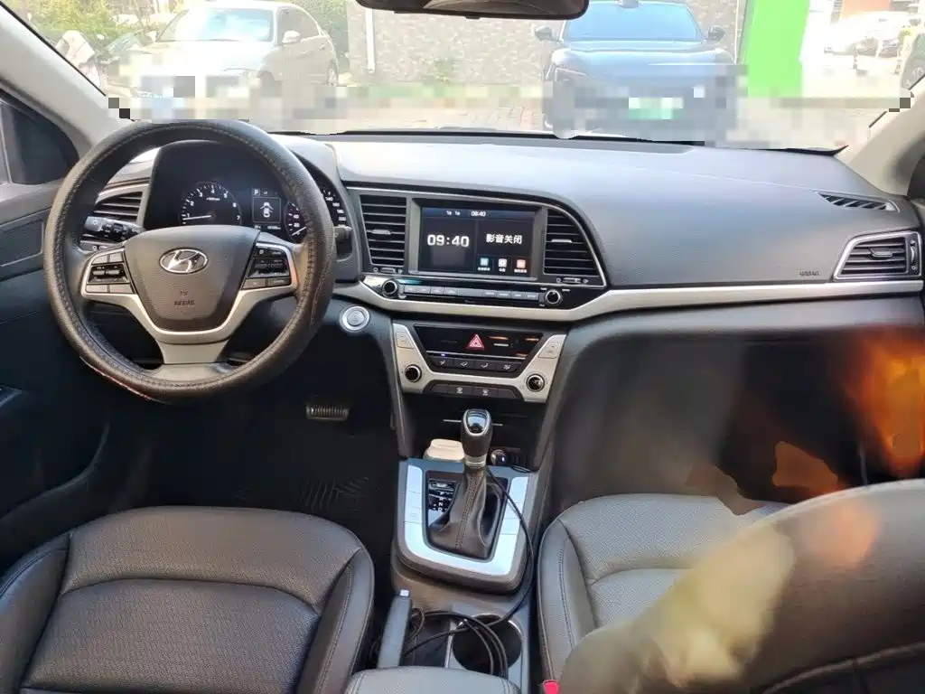 Hyundai Elantra — миниатюра 13