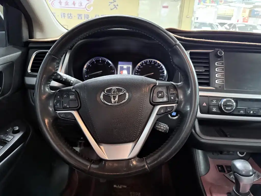 TOYOTA HIGHLANDER