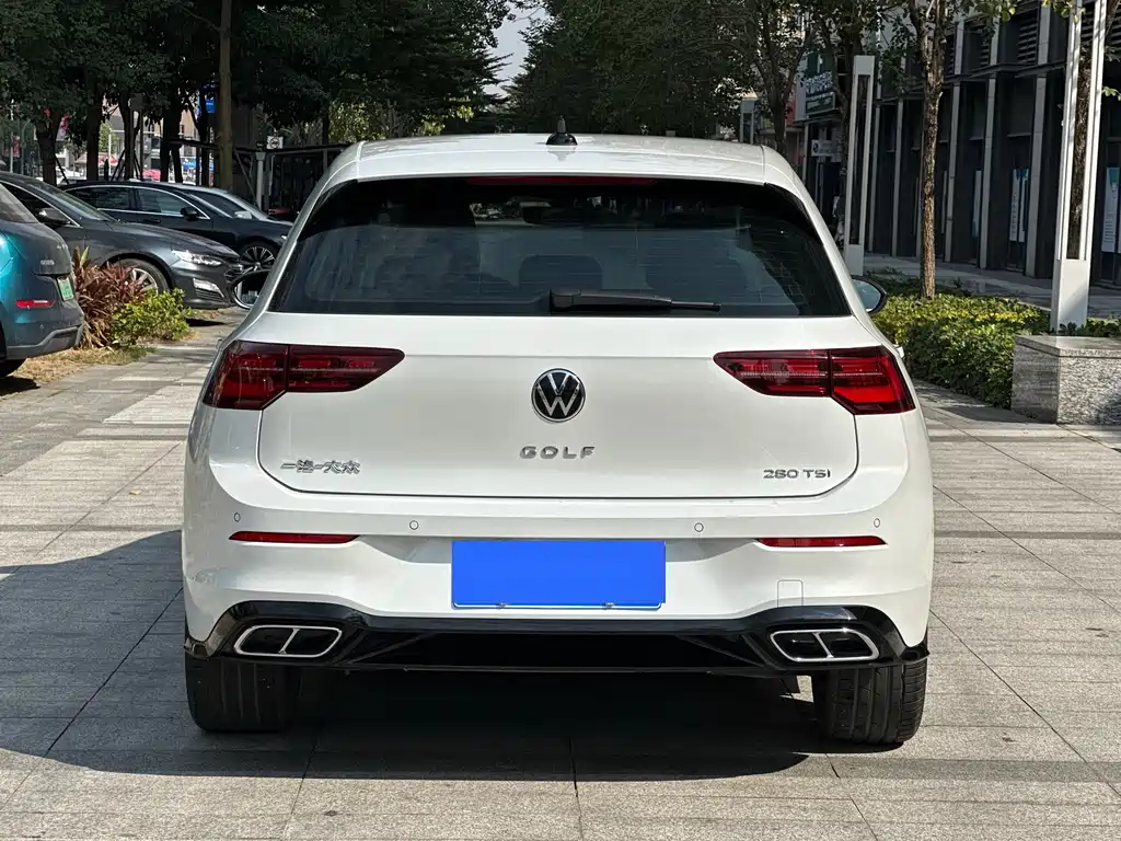 VOLKSWAGEN GOLF