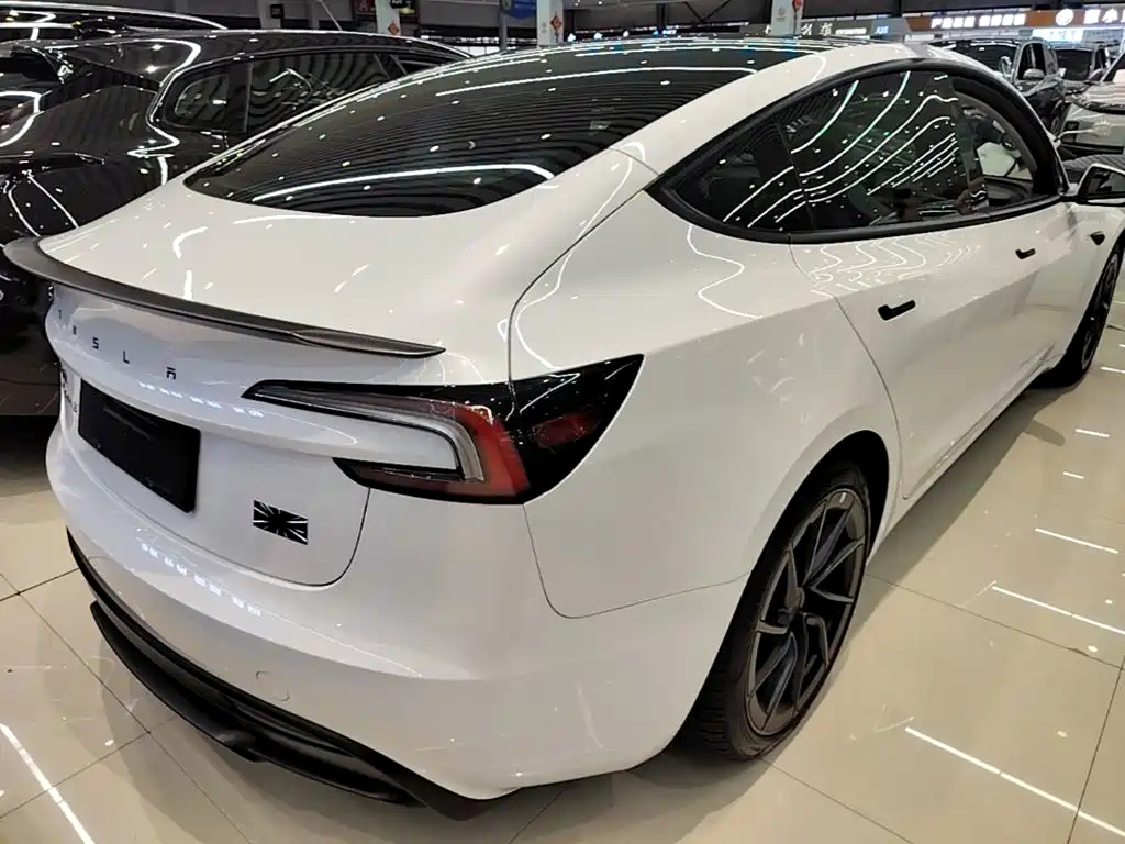 Tesla Model 3 — миниатюра 7