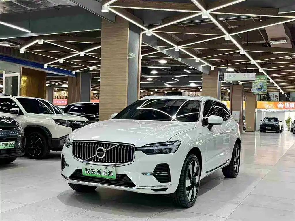 Volvo XC60 PHEV 2025