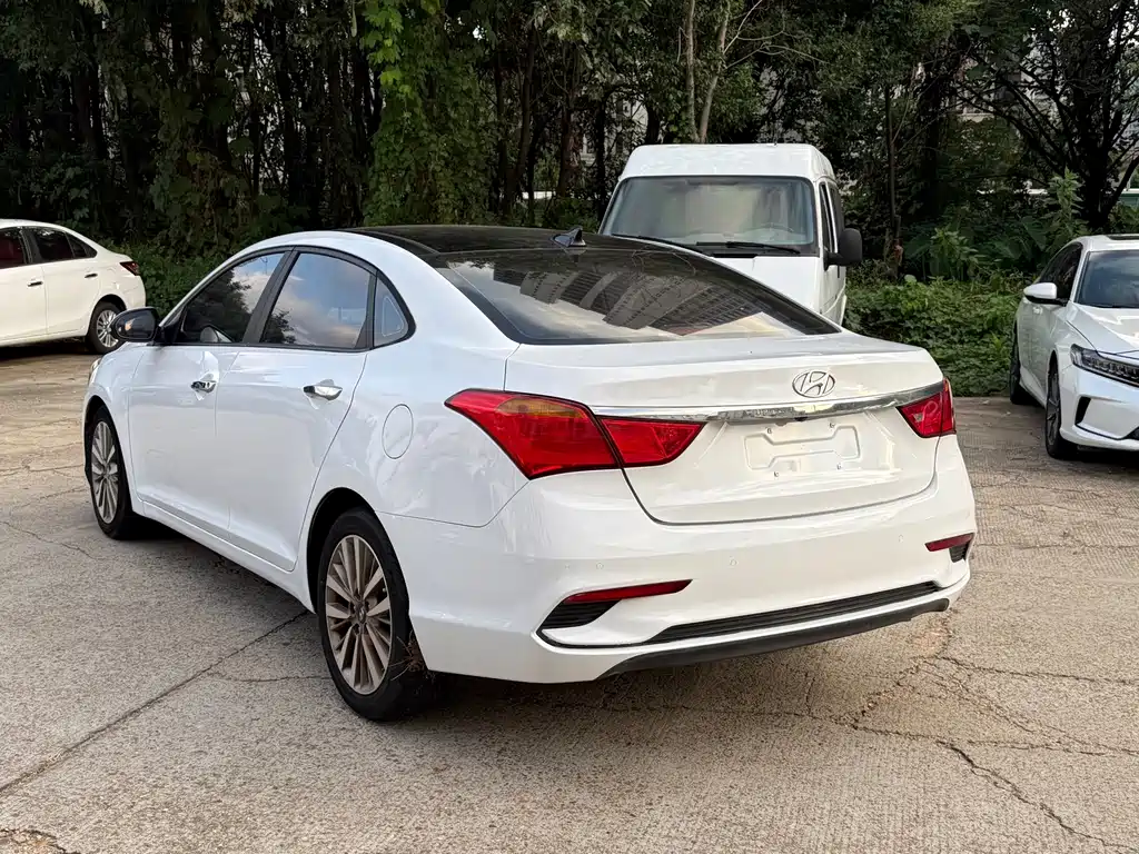 Hyundai Mistra — миниатюра 5