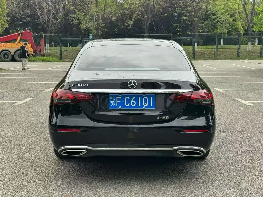 Mercedes-Benz E-Class — миниатюра 7