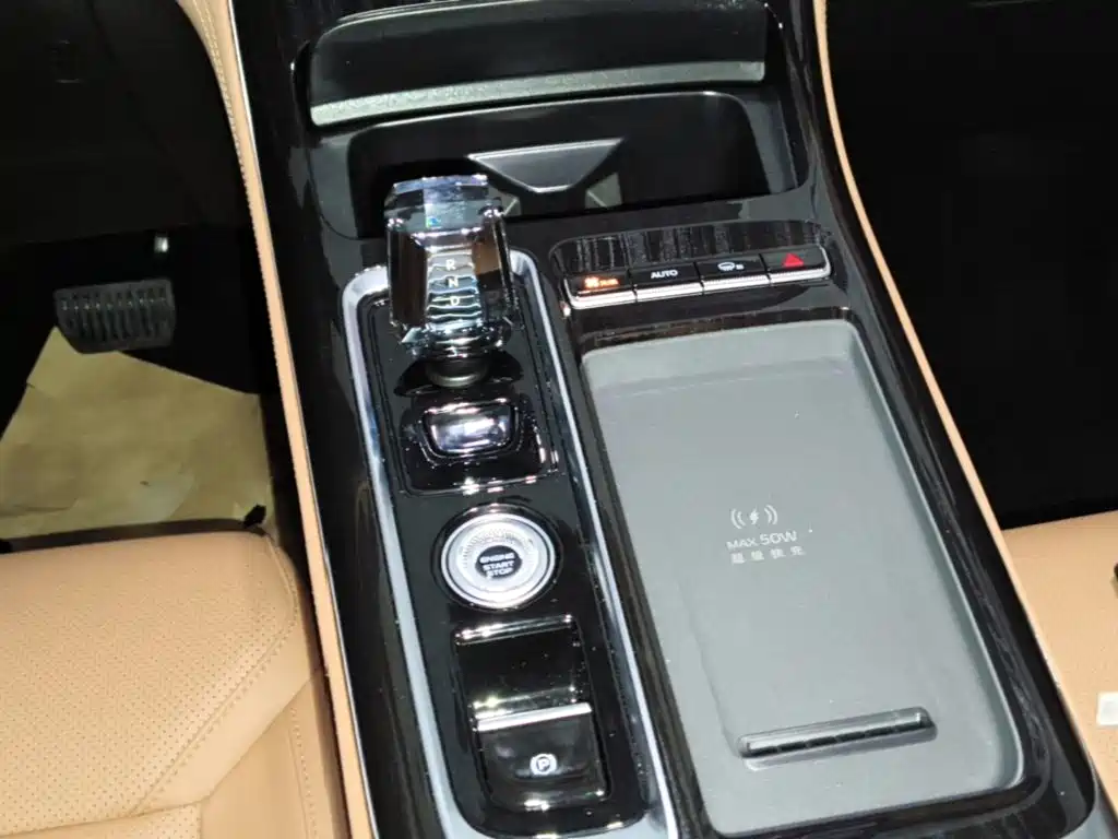 Geely Boyue L — миниатюра 14