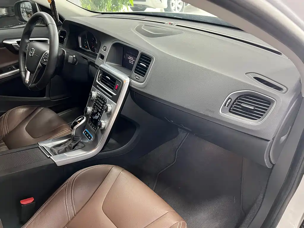 Volvo S60 PHEV — миниатюра 18