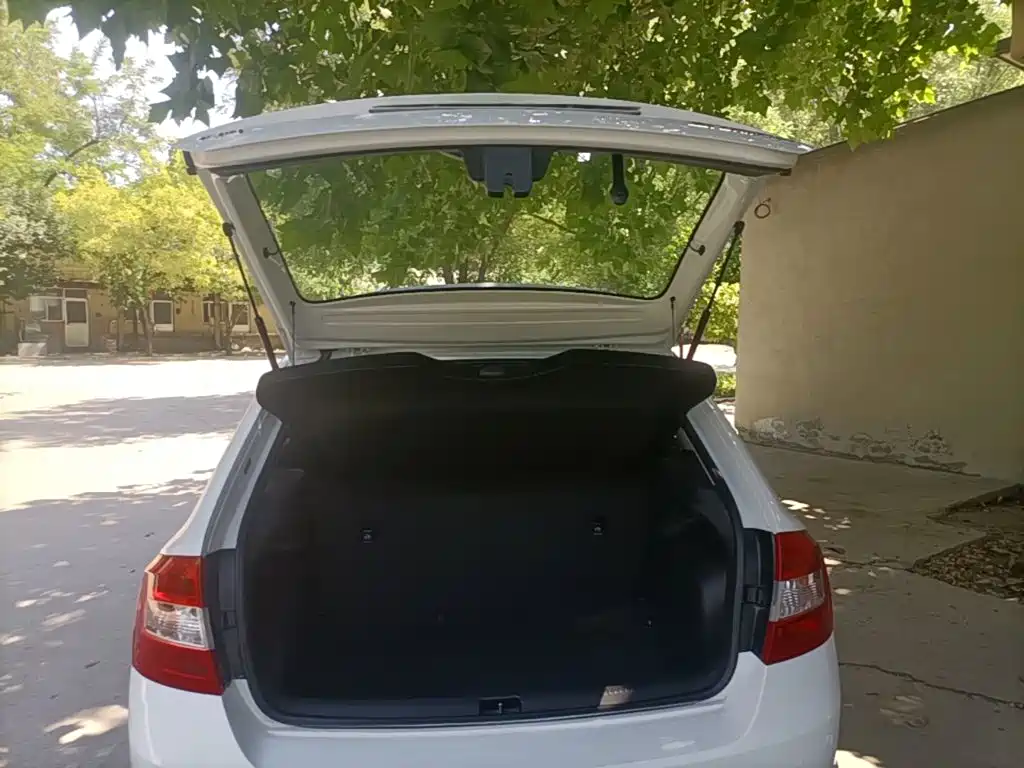 Skoda Rapid Spaceback — миниатюра 19