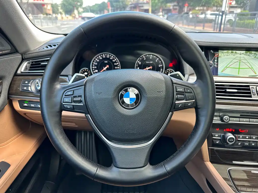 BMW 7 Series — миниатюра 18