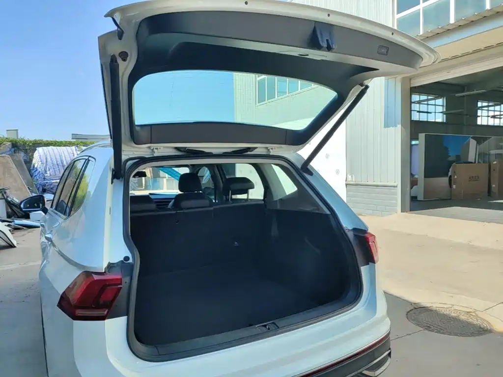 Volkswagen Tiguan L — миниатюра 19