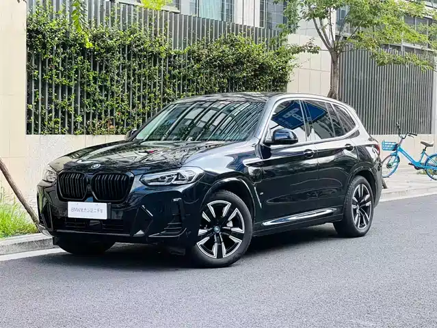 BMW  IX3 2024