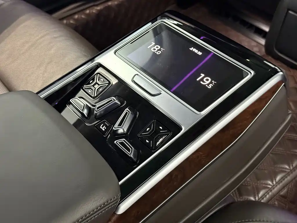 Audi A8 — миниатюра 11