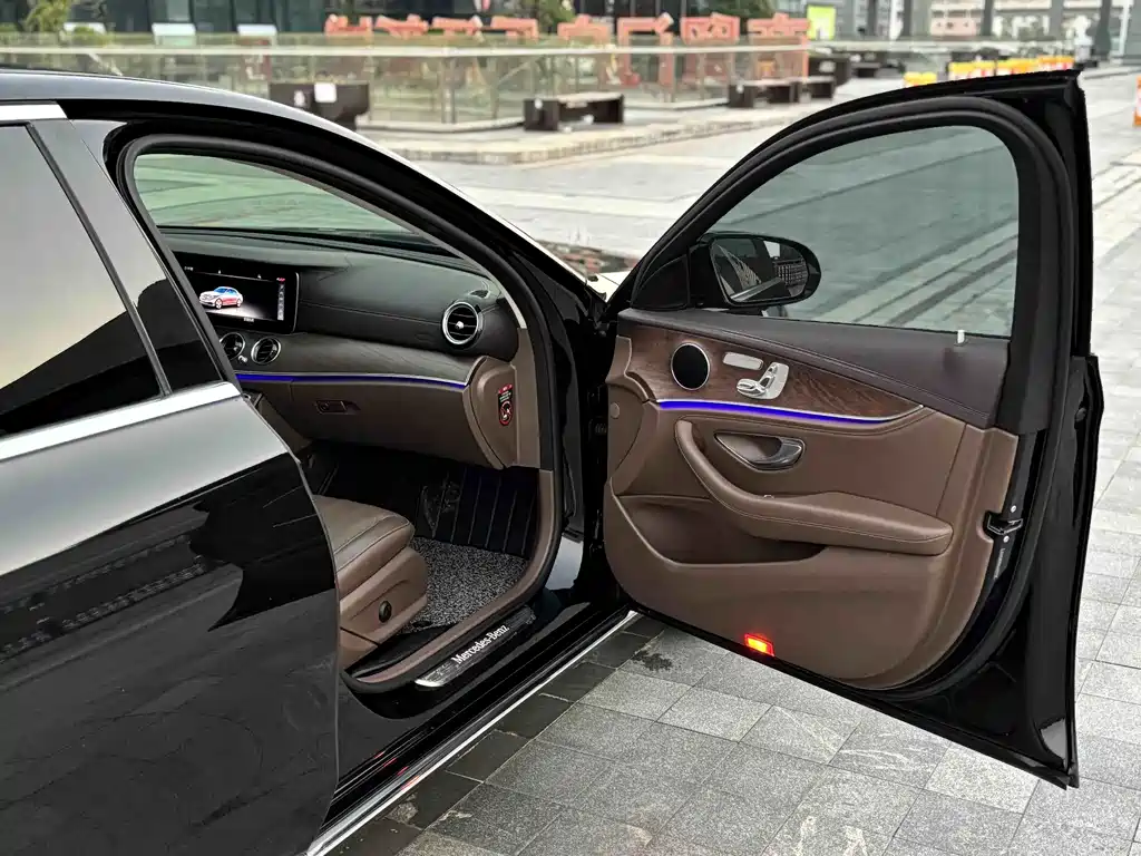 Mercedes-Benz E-Class — миниатюра 12