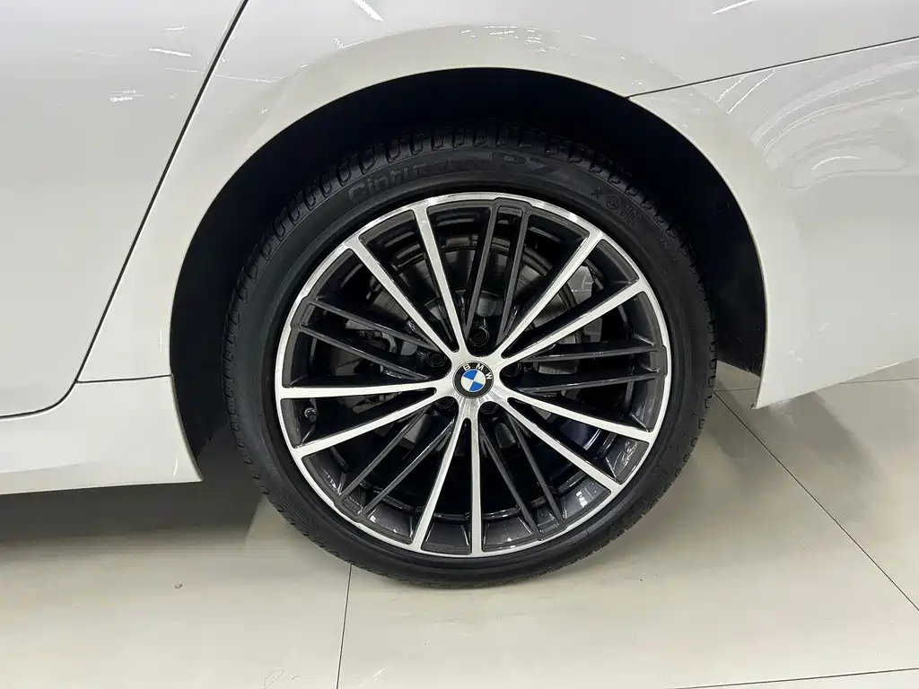 BMW 5 Series — миниатюра 16