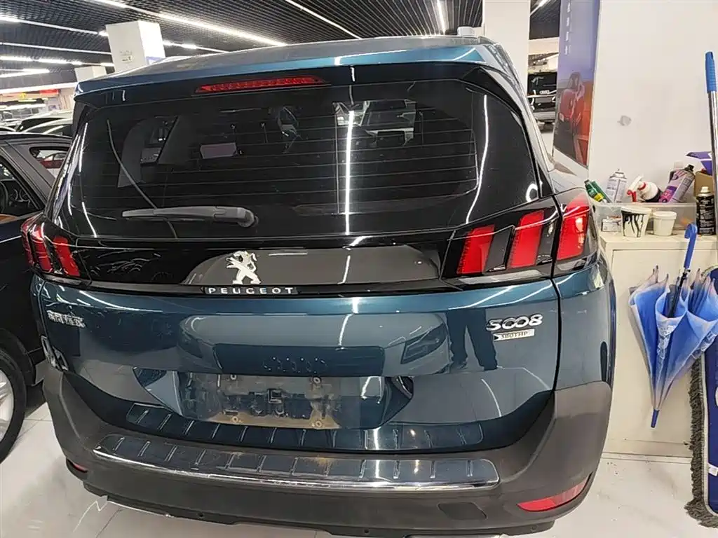 Peugeot 5008 2017 380THP 5 мест Elite
