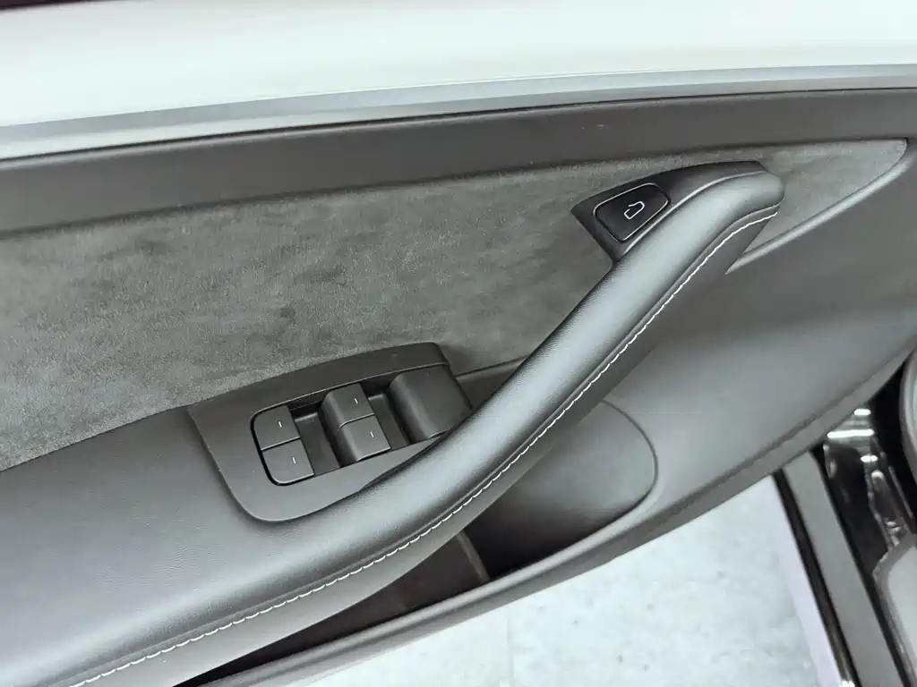 Tesla Model 3 — миниатюра 16