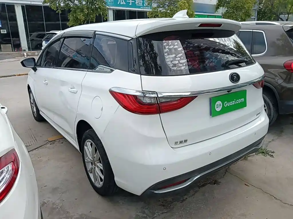 BYD MAX — миниатюра 5
