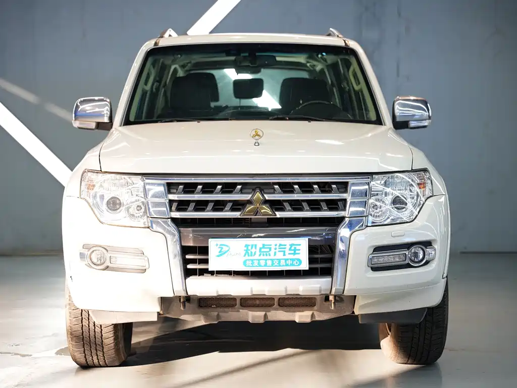 Mitsubishi Pajero (Import) — миниатюра 2