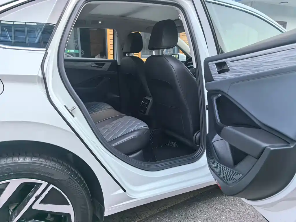 Volkswagen Sagitar — миниатюра 6