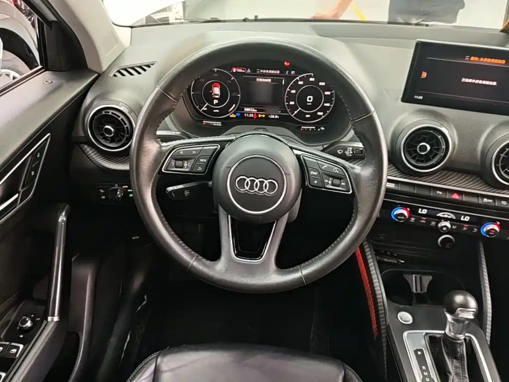 Audi Q2L e-tron — миниатюра 11