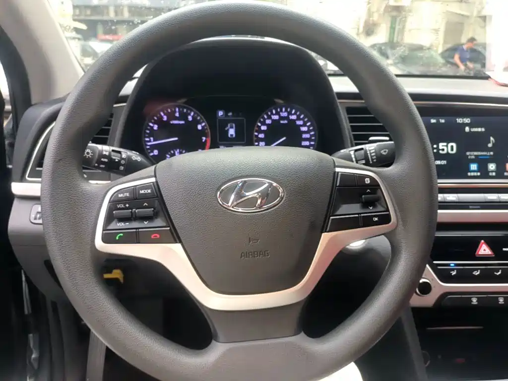 Hyundai Elantra — миниатюра 11