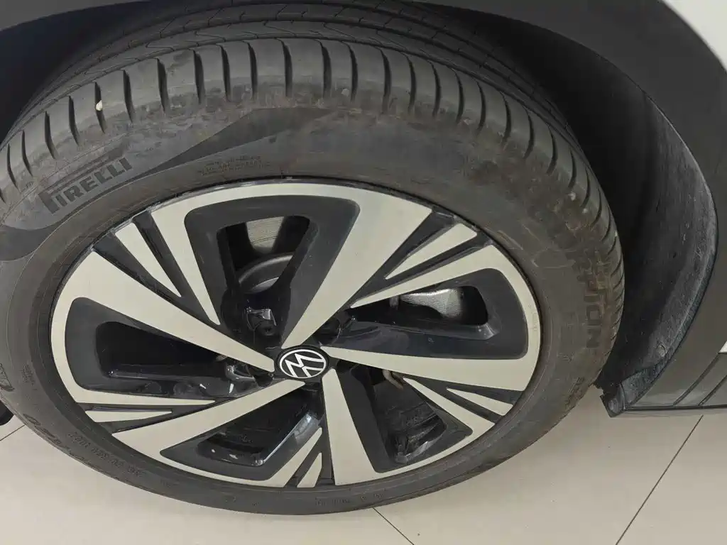 VOLKSWAGEN ID.6 CROZZ