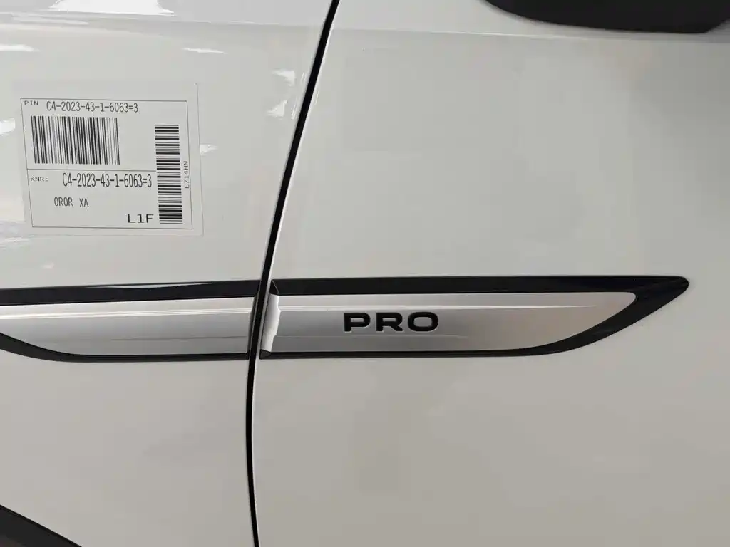 VOLKSWAGEN ID.6 CROZZ